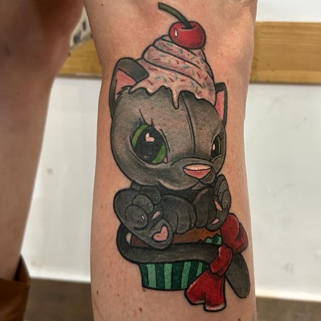 New-school colour cupcake cat tattoo on the leg by Dwane